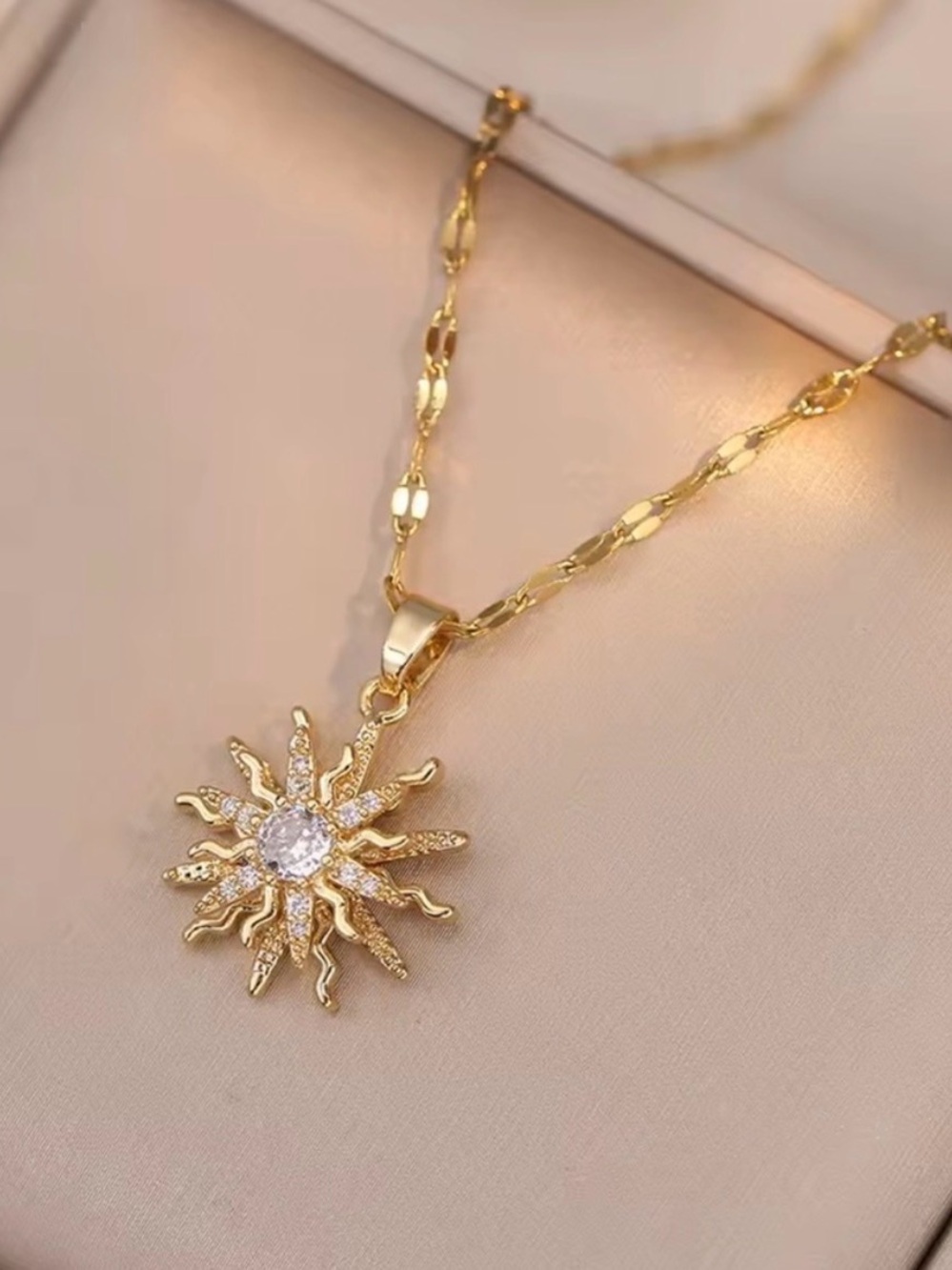 Flower Pendant Stainless Steel
Necklaces Antique Gold 18K
Gold Rotating - Picture 1 of 4